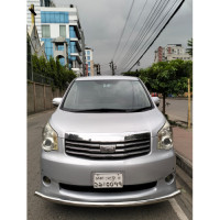 Toyota Noah S 2012