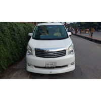 Toyota Noah X 2011