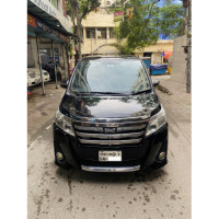 Toyota Noah Si 2014