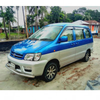 Toyota Noah KR42 2005